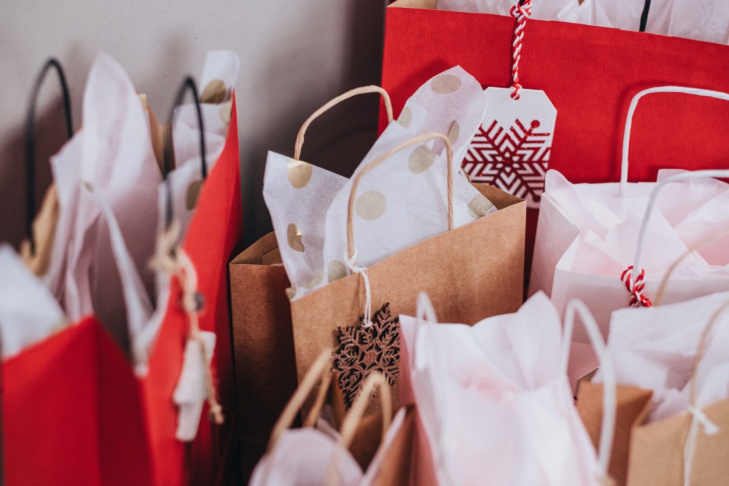 Holiday Advertising: 6 Tactics That Can Boost Sales